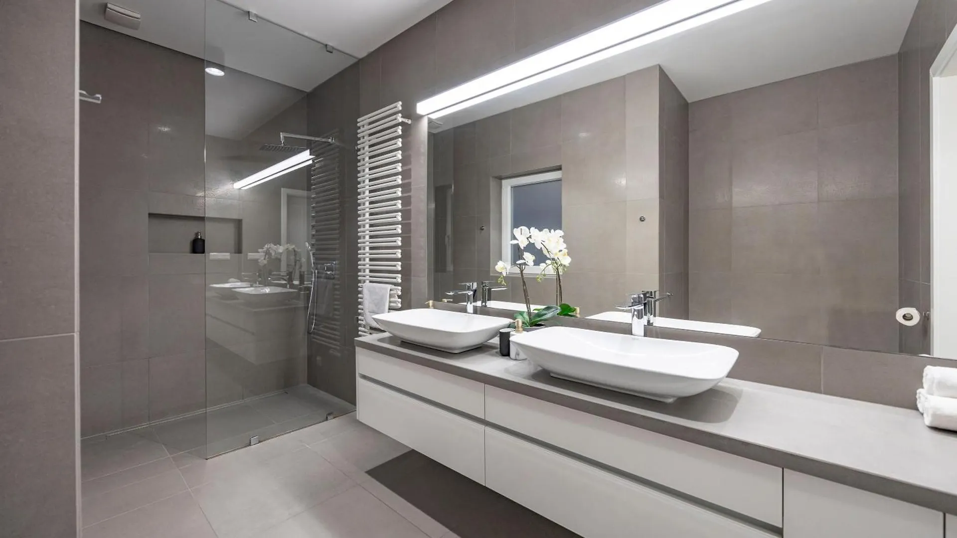 Stylish & Spacious Central Suite By Prestige Homes Budapest 0*,  Ungheria